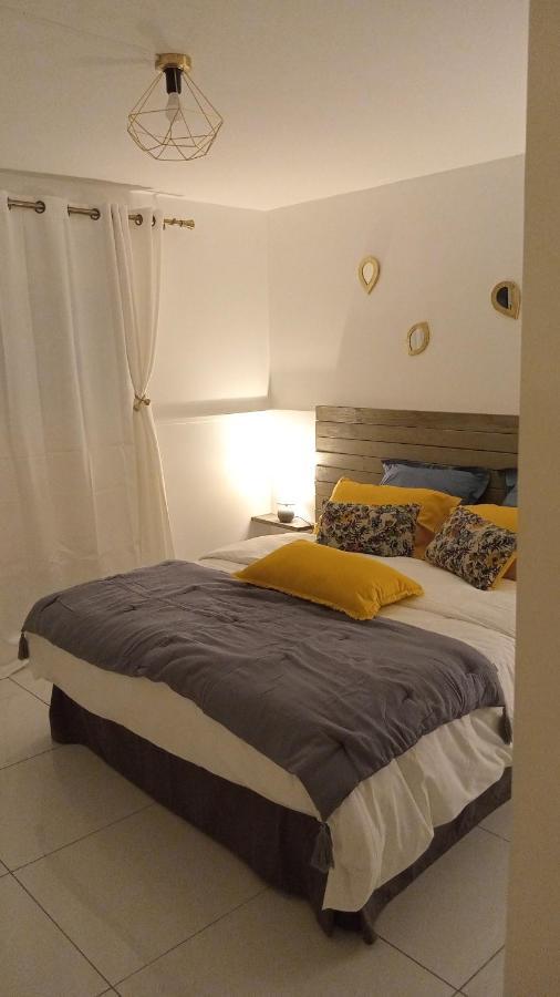 Bed and Breakfast L'Instant Present Le Moule Zewnętrze zdjęcie